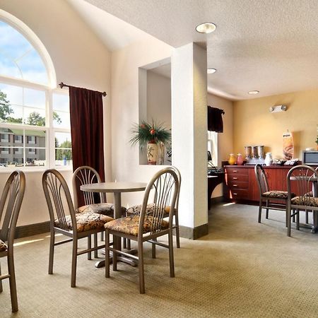 Microtel Inn & Suites Marianna Bagian luar foto