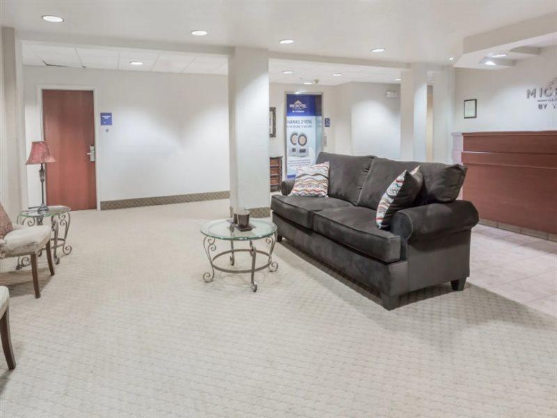 Microtel Inn & Suites Marianna Bagian luar foto