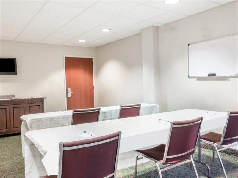 Microtel Inn & Suites Marianna Bagian luar foto
