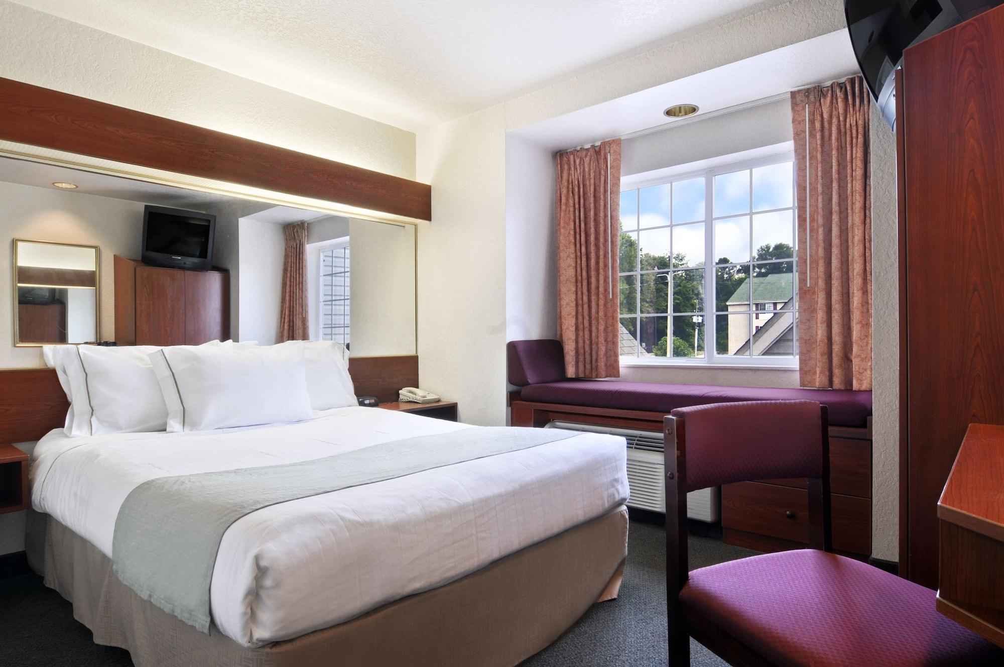 Microtel Inn & Suites Marianna Bagian luar foto
