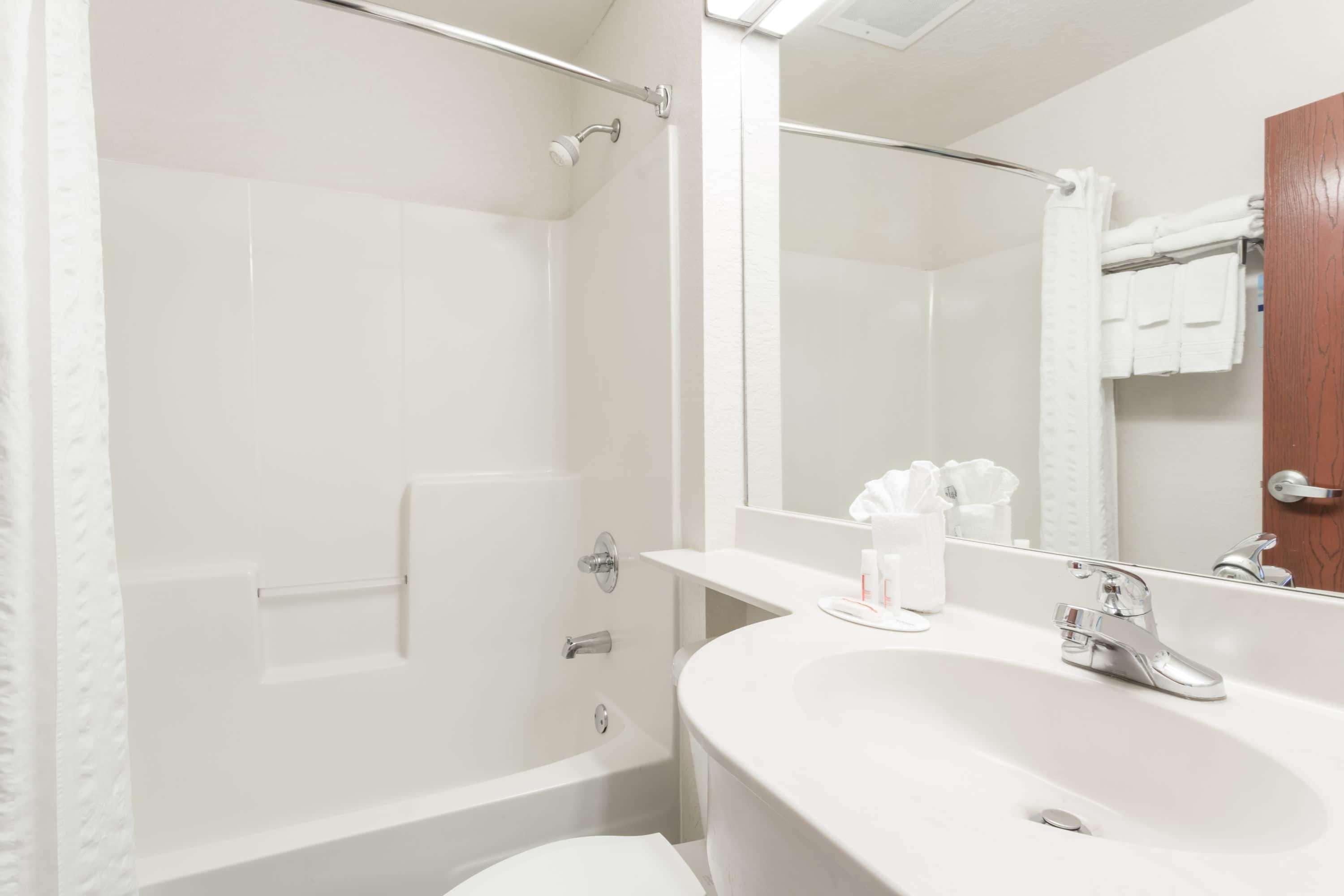 Microtel Inn & Suites Marianna Bagian luar foto