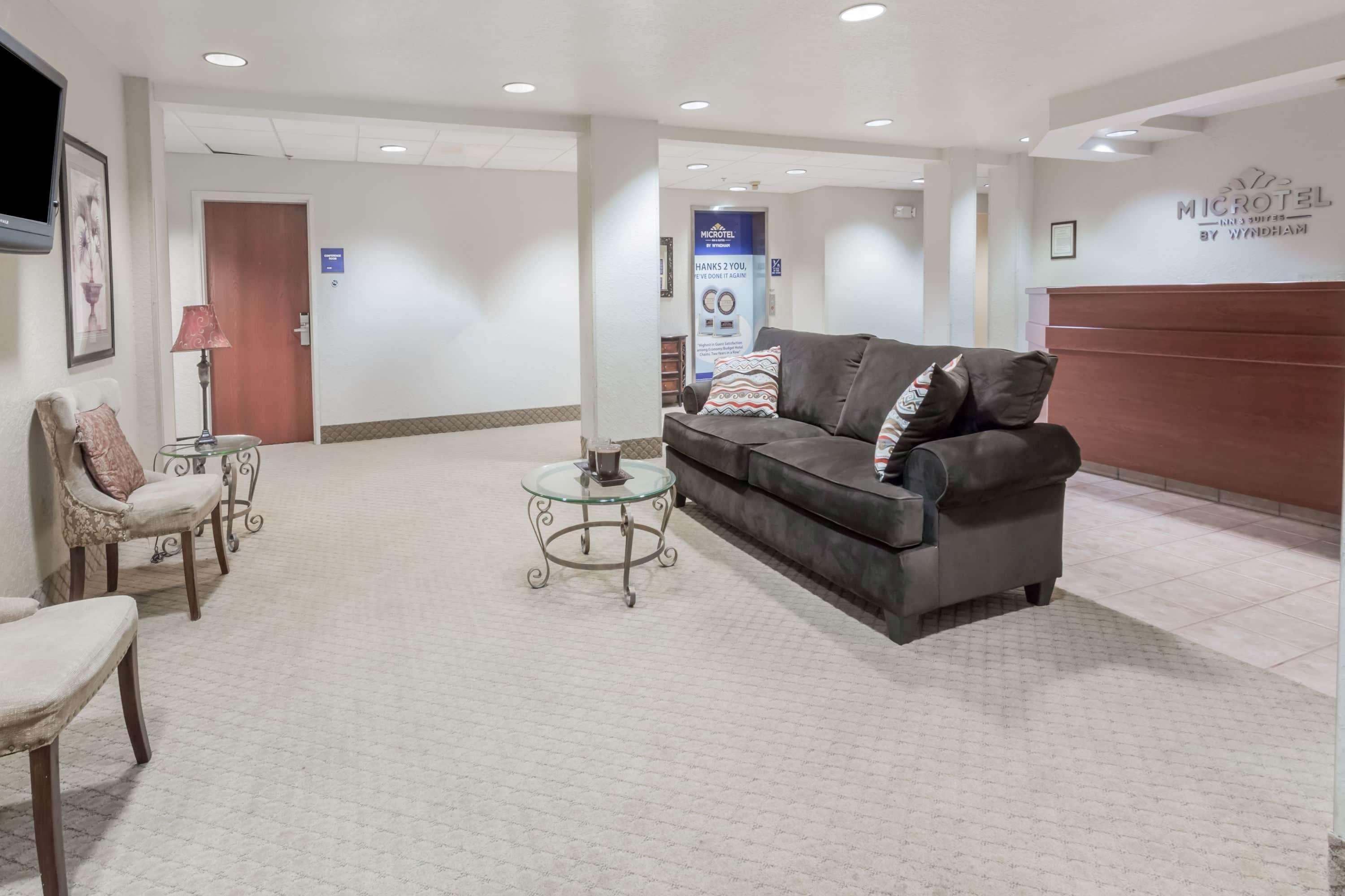 Microtel Inn & Suites Marianna Bagian luar foto