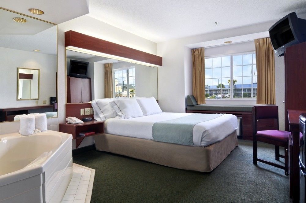 Microtel Inn & Suites Marianna Bagian luar foto